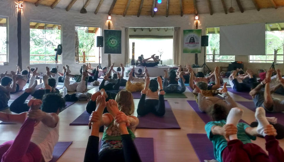 yoga-grupo-grande.jpg
